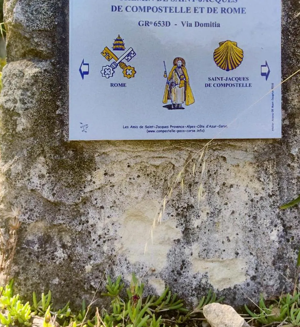Céreste Studio Dans Le Luberon צרפת
